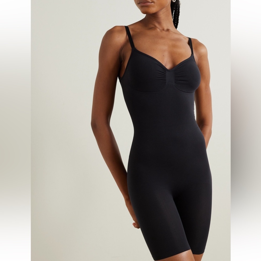 Skims Seamless Bodysuit Mid Thigh - Onyx​​ - Picture 2 of 4